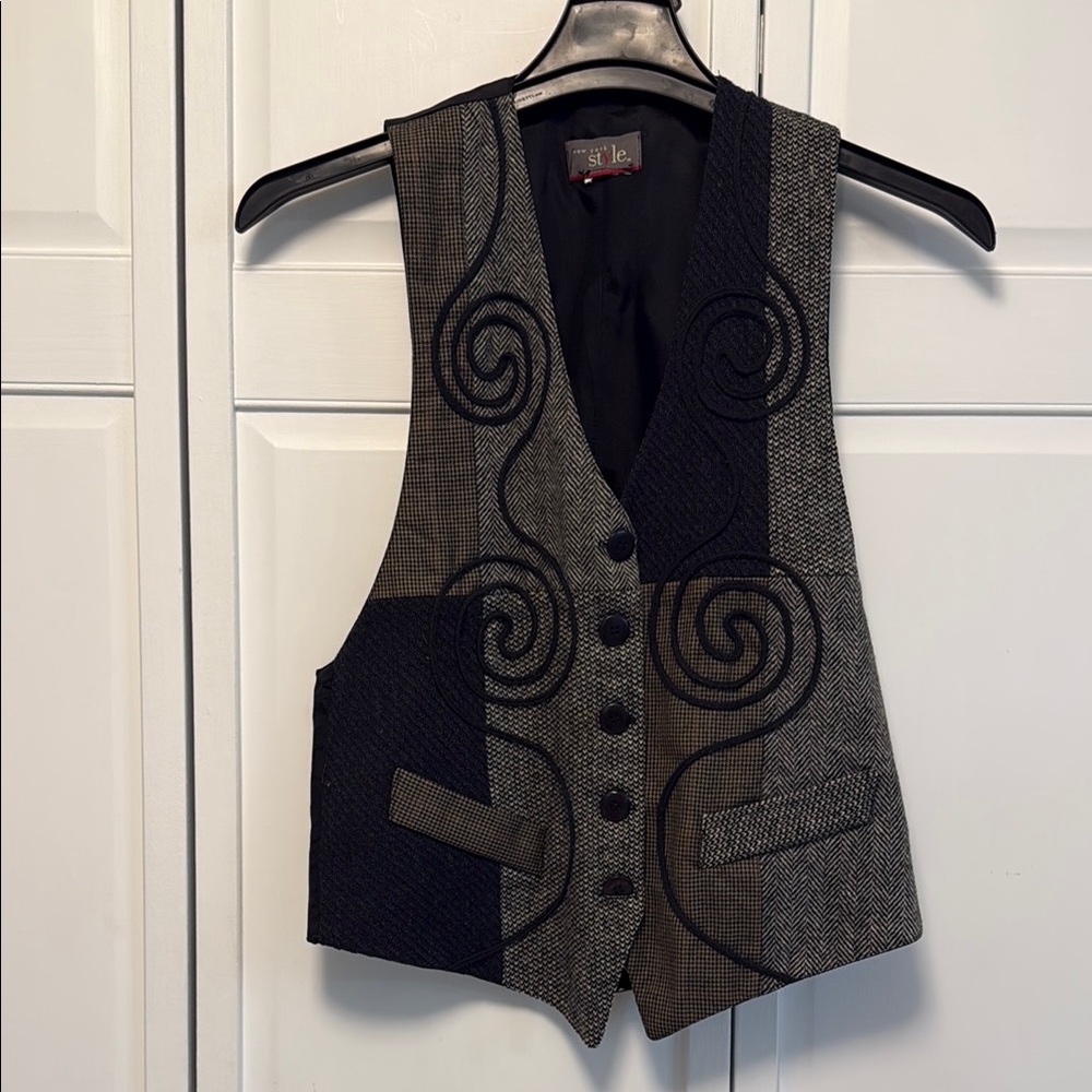 retro Black and Gray Buttoned vest with Artistic Embroidery